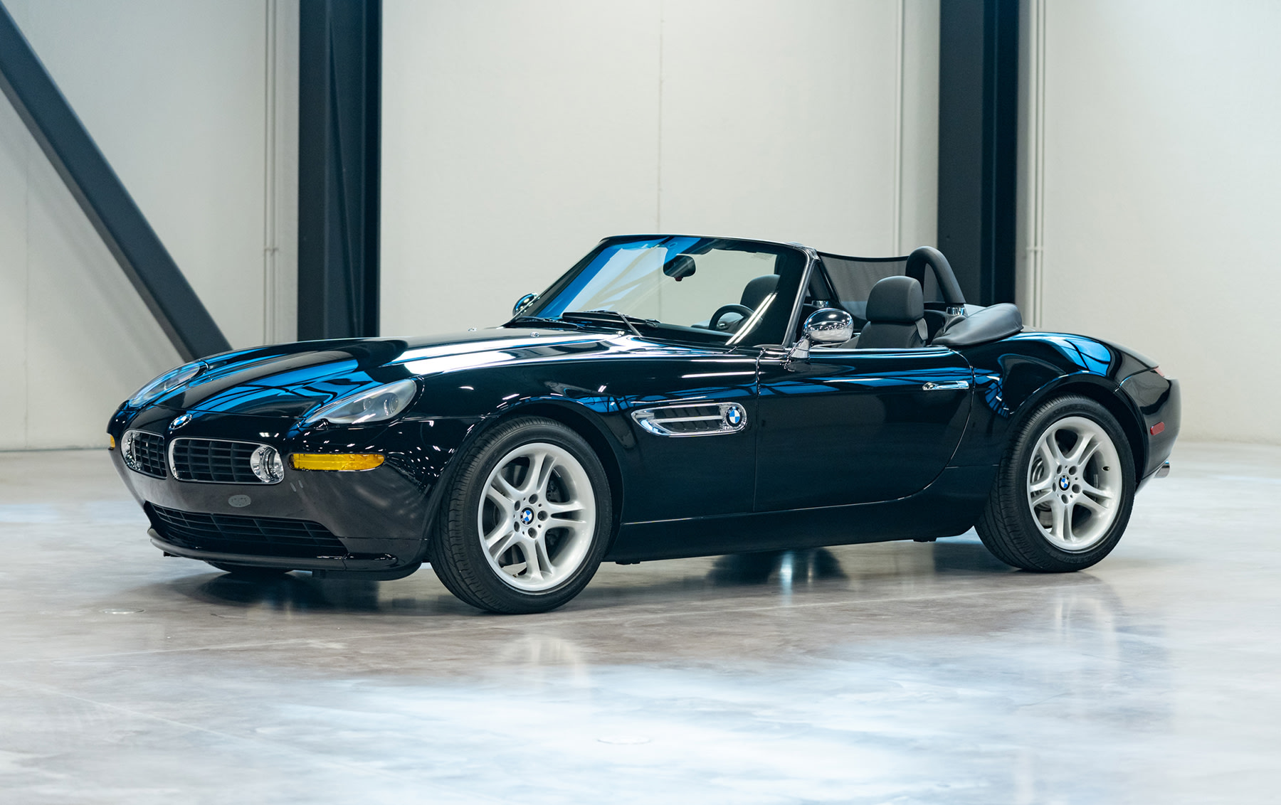 Pre-Order) 1:64 BMW Z8 -- Silver -- Mini GT MGT00998